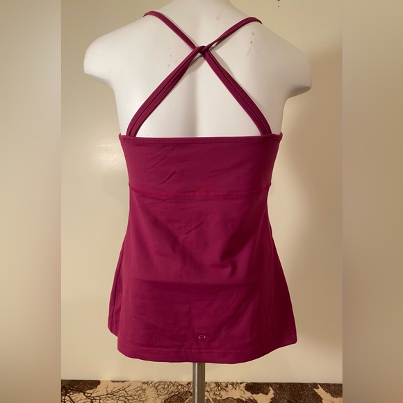 Tonic Active Yoga Top with Built in Shelf Bra Size Medium in EUC - Picture 8 of 9